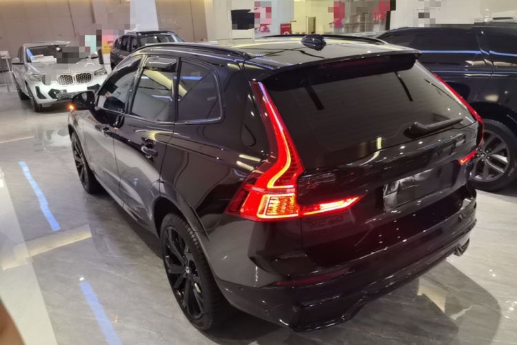 Used Volvo XC60 New Energy 2025 Plug-in Hybrid Long-Range All-Wheel Drive Zhiyuan Extreme Night Black Edition Rear Left 45 Deg