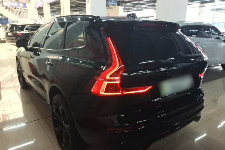 Used Volvo XC60 New Energy 2025 Plug-in Hybrid Long-Range All-Wheel Drive Zhiyuan Extreme Night Black Edition Rear Left 45 Deg