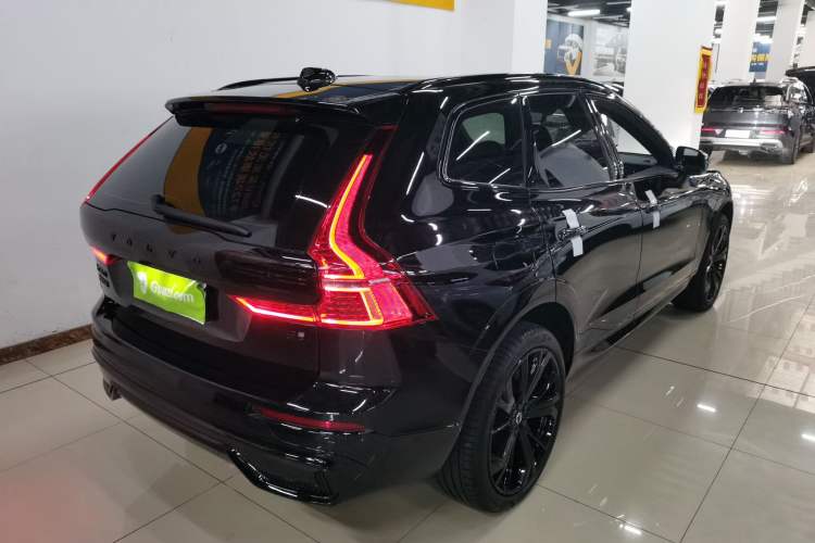 Used Volvo XC60 New Energy 2025 Plug-in Hybrid Long-Range All-Wheel Drive Zhiyuan Extreme Night Black Edition Rear Right 45 Deg