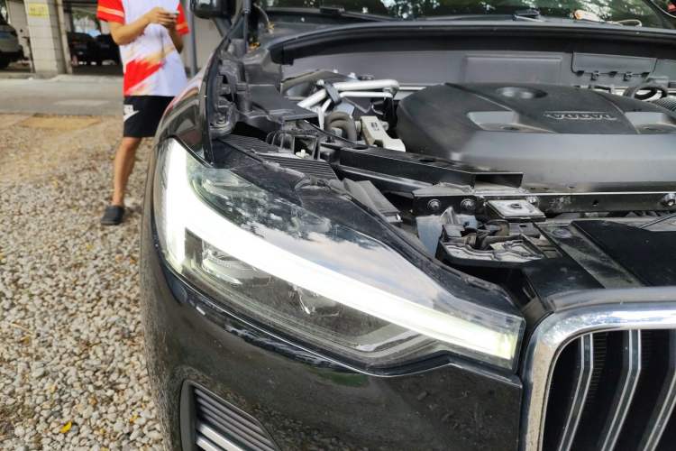 Used Volvo XC60 New Energy 2025 Plug-in Hybrid Long-Range All-Wheel Drive Smart & Luxurious Edition Right Front Headlight