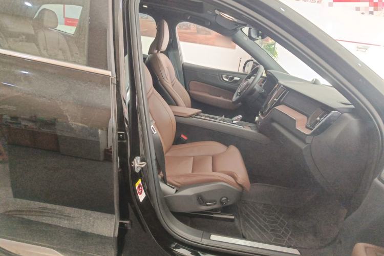 Used Volvo XC60 New Energy 2025 Plug-in Hybrid Long-Range All-Wheel Drive Smart Luxury Edition Right Front Seat
