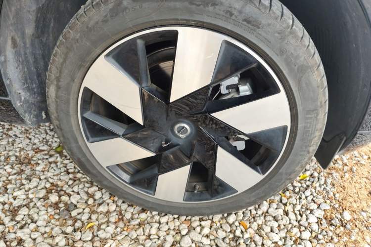 Used Volvo XC60 New Energy 2025 Plug-in Hybrid Long-Range All-Wheel Drive Smart & Luxurious Edition Right Front Wheel Hub