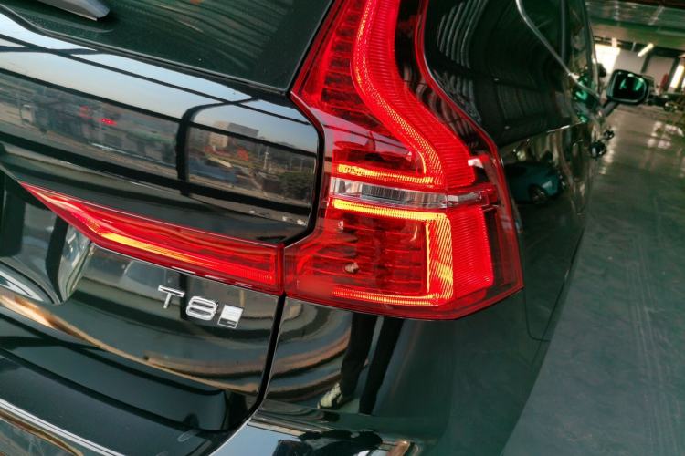 Used Volvo XC60 New Energy 2025 Plug-in Hybrid Long-Range All-Wheel Drive Smart Luxury Edition Right Rear Taillight