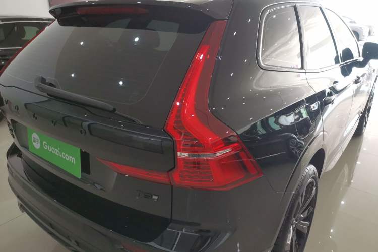 Used Volvo XC60 New Energy 2025 Plug-in Hybrid Long-Range All-Wheel Drive Zhiyuan Extreme Night Black Edition Right Rear Taillight