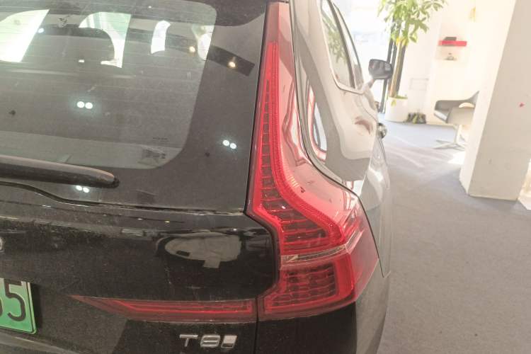 Used Volvo XC60 New Energy 2025 Plug-in Hybrid Long-Range All-Wheel Drive Smart Luxury Edition Right Rear Taillight