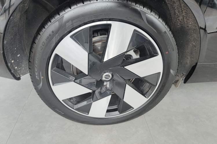Used Volvo XC60 New Energy 2025 Plug-in Hybrid Long-Range All-Wheel Drive Smart Luxury Edition Right Rear Wheel Hub