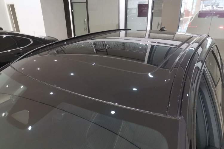 Used Volvo XC60 New Energy 2025 Plug-in Hybrid Long-Range All-Wheel Drive Zhiyuan Extreme Night Black Edition Roof