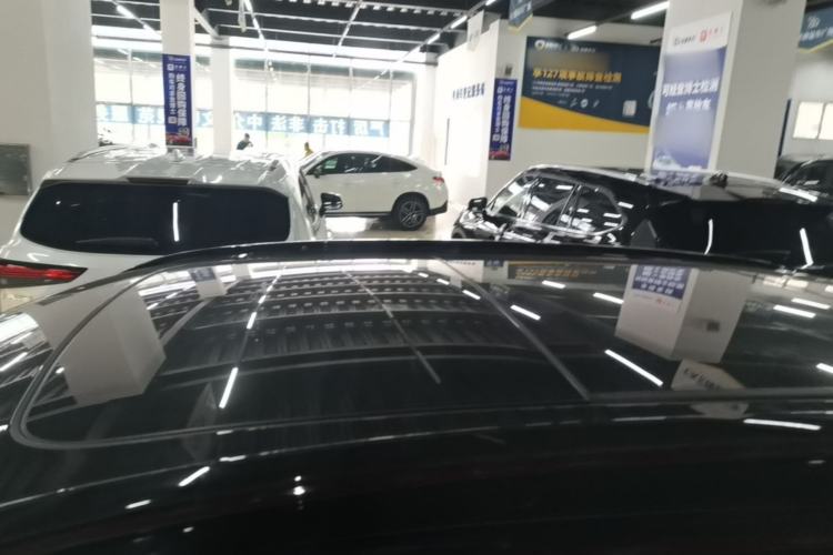 Used Volvo XC60 New Energy 2025 Plug-in Hybrid Long-Range All-Wheel Drive Zhiyuan Extreme Night Black Edition Roof