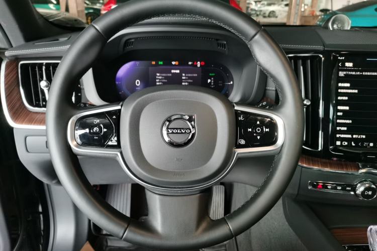 Used Volvo XC60 New Energy 2025 Plug-in Hybrid Long-Range All-Wheel Drive Smart Luxury Edition Steering Wheel