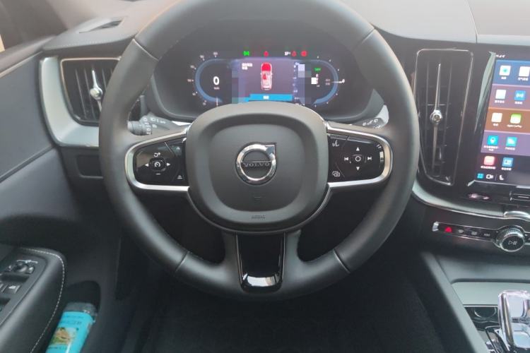 Used Volvo XC60 New Energy 2025 Plug-in Hybrid Long-Range All-Wheel Drive Zhiyuan Extreme Night Black Edition Steering Wheel