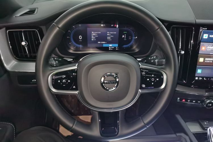 Used Volvo XC60 New Energy 2025 Plug-in Hybrid Long-Range All-Wheel Drive Zhiyuan Extreme Night Black Edition Steering Wheel