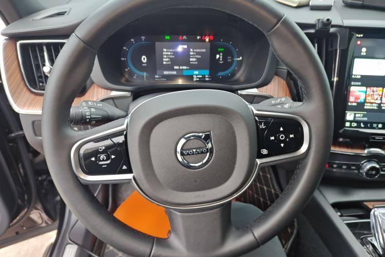 Used Volvo XC60 New Energy 2025 Plug-in Hybrid Long-Range All-Wheel Drive Smart & Luxurious Edition Steering Wheel