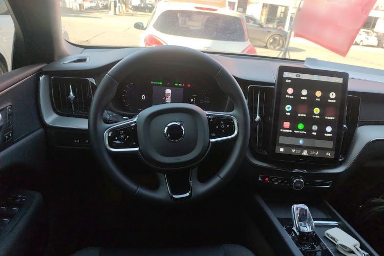 Used Volvo XC60 New Energy 2025 Plug-in Hybrid Long-Range All-Wheel Drive Zhiyuan Extreme Night Black Edition Steering Wheel