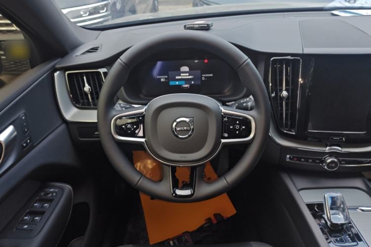 Used Volvo XC60 New Energy 2025 Plug-in Hybrid Long-Range All-Wheel Drive Zhiyuan Extreme Night Black Edition Steering Wheel