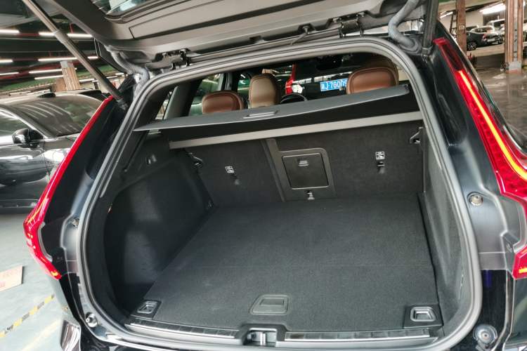 Used Volvo XC60 New Energy 2025 Plug-in Hybrid Long-Range All-Wheel Drive Smart Luxury Edition Trunk