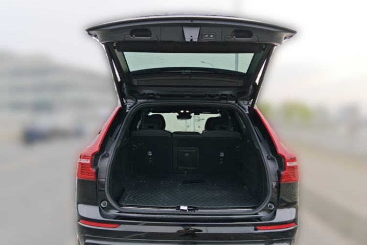 Used Volvo XC60 New Energy 2025 Plug-in Hybrid Long-Range All-Wheel Drive Zhiyuan Extreme Night Black Edition Trunk