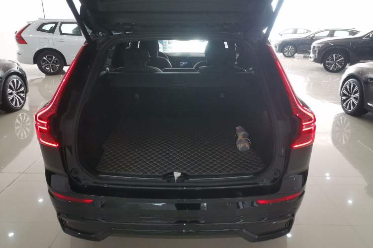 Used Volvo XC60 New Energy 2025 Plug-in Hybrid Long-Range All-Wheel Drive Zhiyuan Extreme Night Black Edition Trunk