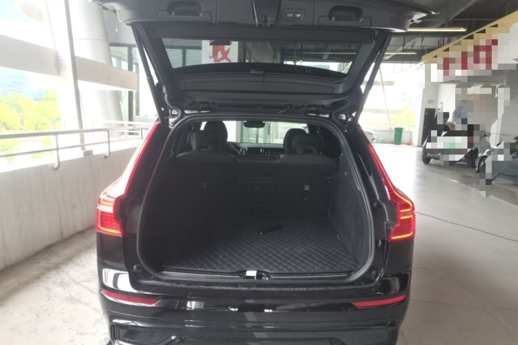 Used Volvo XC60 New Energy 2025 Plug-in Hybrid Long-Range All-Wheel Drive Zhiyuan Extreme Night Black Edition Trunk