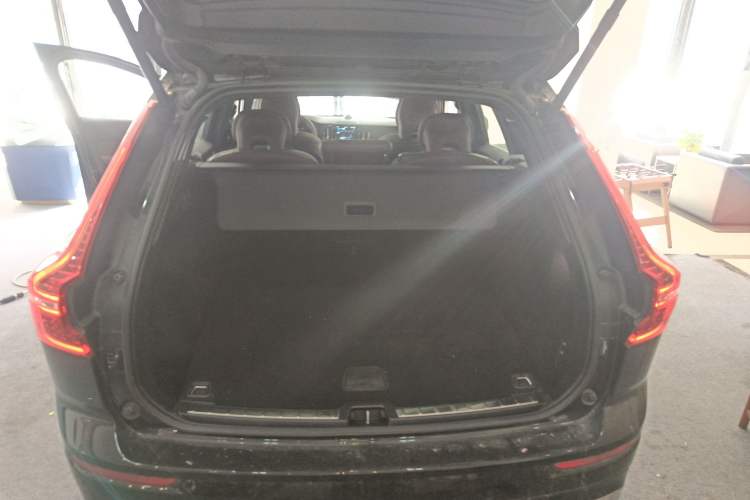 Used Volvo XC60 New Energy 2025 Plug-in Hybrid Long-Range All-Wheel Drive Smart Luxury Edition Trunk
