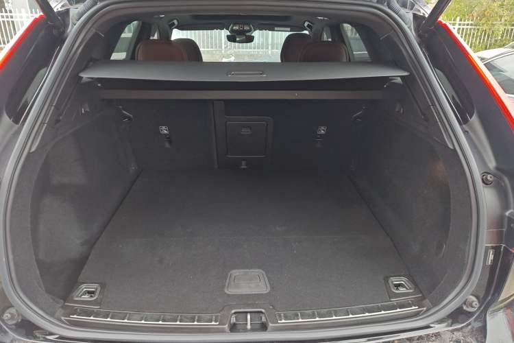 Used Volvo XC60 New Energy 2025 Plug-in Hybrid Long-Range All-Wheel Drive Smart & Luxurious Edition Trunk