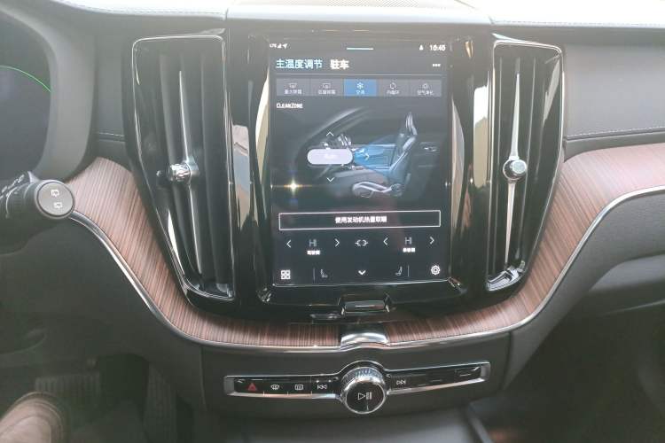 Used Volvo XC60 New Energy 2025 Plug-in Hybrid Long-Range All-Wheel Drive Smart Luxury Edition Audio And AC Panel