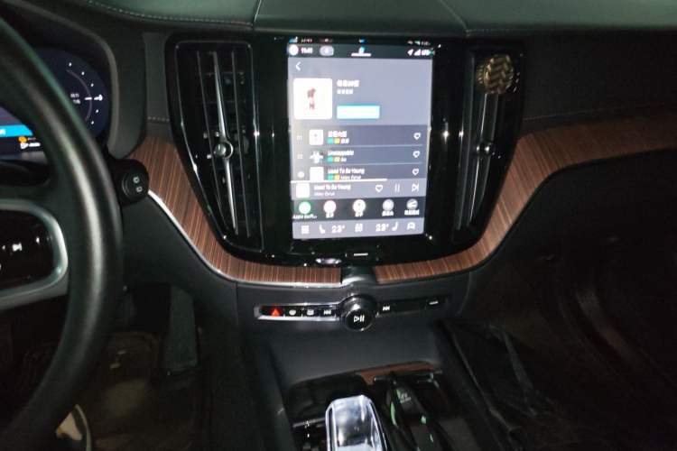 Used Volvo XC60 New Energy 2025 Plug-in Hybrid Long-Range All-Wheel Drive Smart & Luxurious Edition Audio And AC Panel