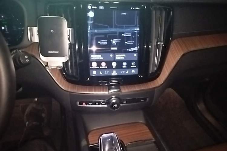 Used Volvo XC60 New Energy 2025 Plug-in Hybrid Long-Range All-Wheel Drive Smart & Luxurious Edition Audio And AC Panel