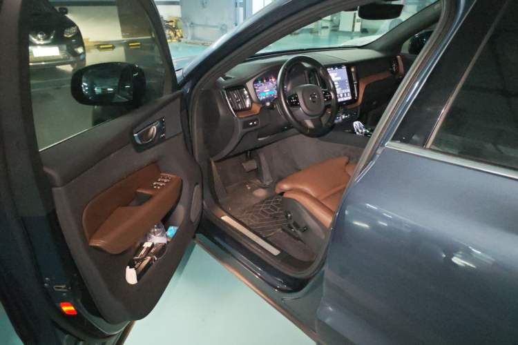 Used Volvo XC60 New Energy 2025 Plug-in Hybrid Long-Range All-Wheel Drive Smart & Luxurious Edition Driver Seat