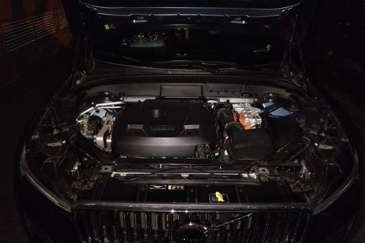 Used Volvo XC60 New Energy 2025 Plug-in Hybrid Long-Range All-Wheel Drive Smart & Luxurious Edition Engine Bay