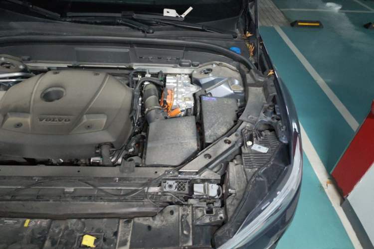 Used Volvo XC60 New Energy 2025 Plug-in Hybrid Long-Range All-Wheel Drive Smart & Luxurious Edition Engine Bay Left