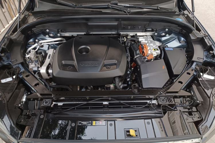 Used Volvo XC60 New Energy 2025 Plug-in Hybrid Long-Range All-Wheel Drive Smart Luxury Edition Engine Bay