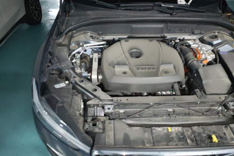 Used Volvo XC60 New Energy 2025 Plug-in Hybrid Long-Range All-Wheel Drive Smart & Luxurious Edition Engine Bay Right