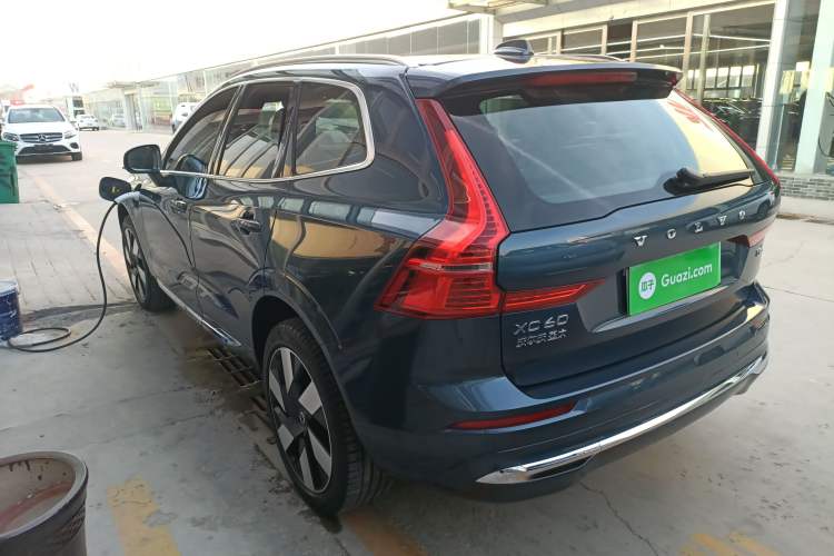 Used Volvo XC60 New Energy 2025 Plug-in Hybrid Long-Range All-Wheel Drive Smart Luxury Edition Exterior 3