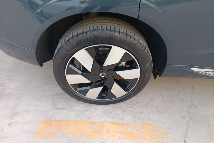 Used Volvo XC60 New Energy 2025 Plug-in Hybrid Long-Range All-Wheel Drive Smart Luxury Edition Exterior 8