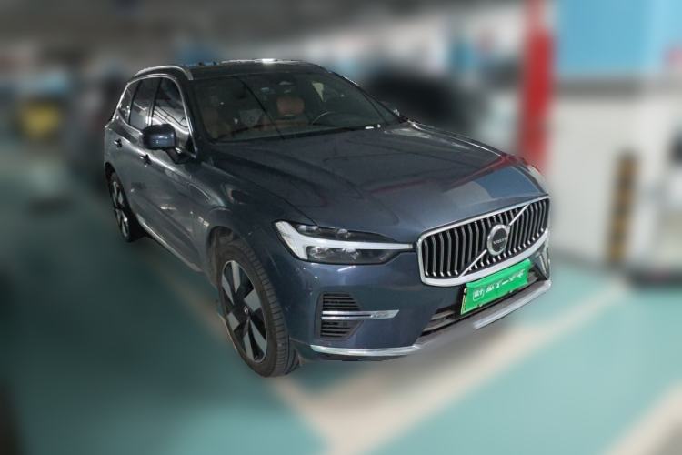 Used Volvo XC60 New Energy 2025 Plug-in Hybrid Long-Range All-Wheel Drive Smart & Luxurious Edition Front Right 45 Deg