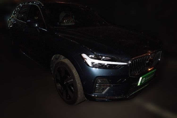 Used Volvo XC60 New Energy 2025 Plug-in Hybrid Long-Range All-Wheel Drive Smart & Luxurious Edition Front Right 45 Deg