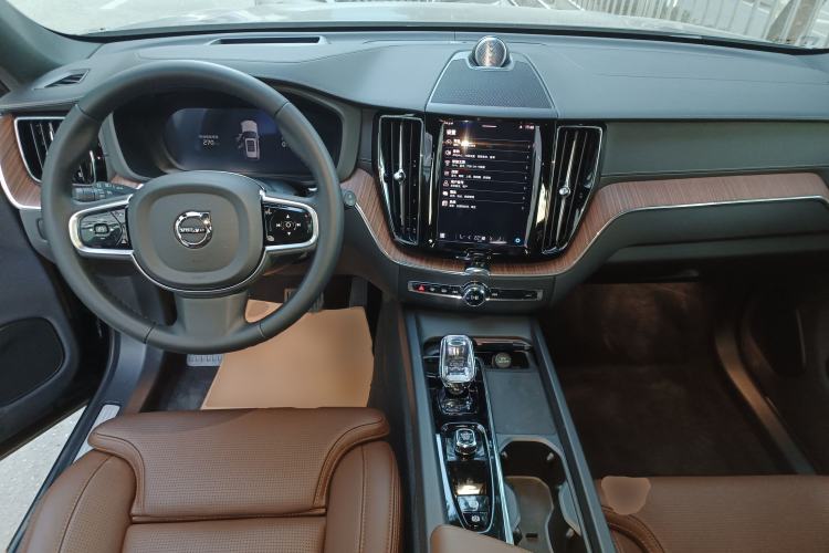 Used Volvo XC60 New Energy 2025 Plug-in Hybrid Long-Range All-Wheel Drive Smart Luxury Edition Interior 2
