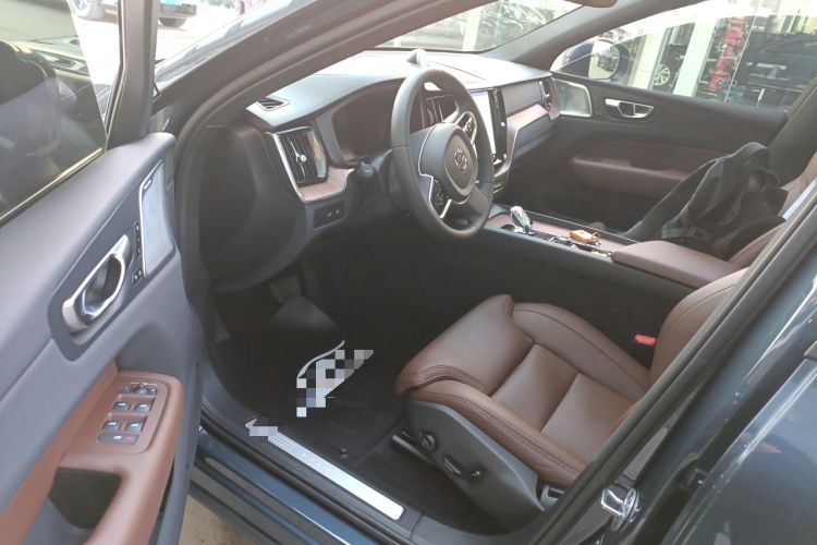 Used Volvo XC60 New Energy 2025 Plug-in Hybrid Long-Range All-Wheel Drive Smart Luxury Edition Interior 3