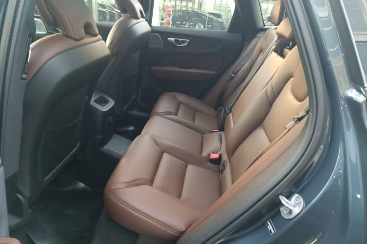 Used Volvo XC60 New Energy 2025 Plug-in Hybrid Long-Range All-Wheel Drive Smart Luxury Edition Interior 4
