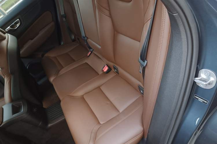 Used Volvo XC60 New Energy 2025 Plug-in Hybrid Long-Range All-Wheel Drive Smart Luxury Edition Interior 4
