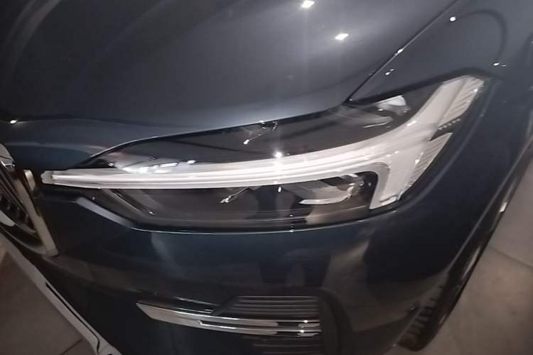 Used Volvo XC60 New Energy 2025 Plug-in Hybrid Long-Range All-Wheel Drive Smart & Luxurious Edition Left Front Headlight