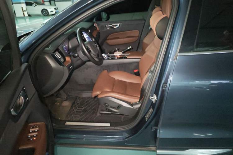 Used Volvo XC60 New Energy 2025 Plug-in Hybrid Long-Range All-Wheel Drive Smart & Luxurious Edition Left Front Seat