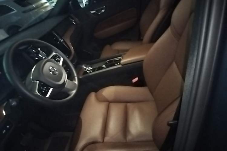 Used Volvo XC60 New Energy 2025 Plug-in Hybrid Long-Range All-Wheel Drive Smart & Luxurious Edition Left Front Seat