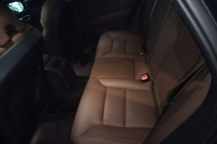 Used Volvo XC60 New Energy 2025 Plug-in Hybrid Long-Range All-Wheel Drive Smart & Luxurious Edition Left Rear Seat