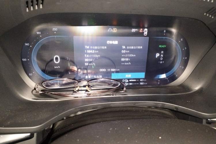 Used Volvo XC60 New Energy 2025 Plug-in Hybrid Long-Range All-Wheel Drive Smart & Luxurious Edition Odometer Close Up