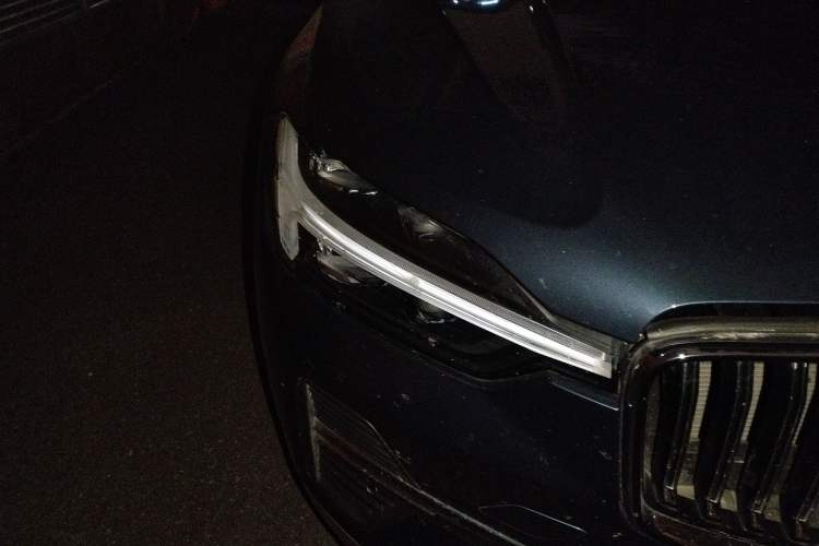 Used Volvo XC60 New Energy 2025 Plug-in Hybrid Long-Range All-Wheel Drive Smart & Luxurious Edition Right Front Headlight