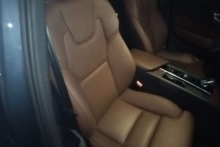 Used Volvo XC60 New Energy 2025 Plug-in Hybrid Long-Range All-Wheel Drive Smart & Luxurious Edition Right Front Seat