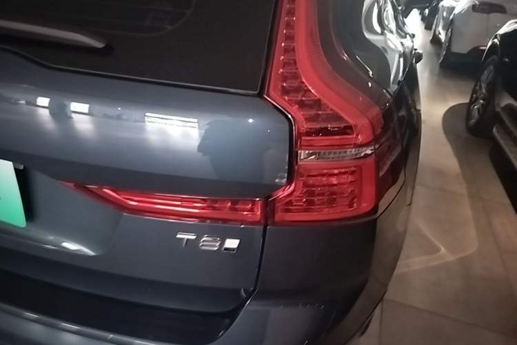 Used Volvo XC60 New Energy 2025 Plug-in Hybrid Long-Range All-Wheel Drive Smart & Luxurious Edition Right Rear Taillight