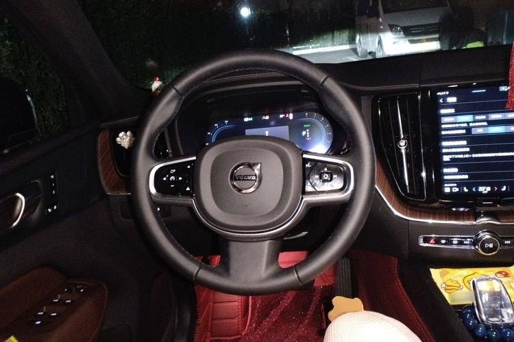 Used Volvo XC60 New Energy 2025 Plug-in Hybrid Long-Range All-Wheel Drive Smart & Luxurious Edition Steering Wheel