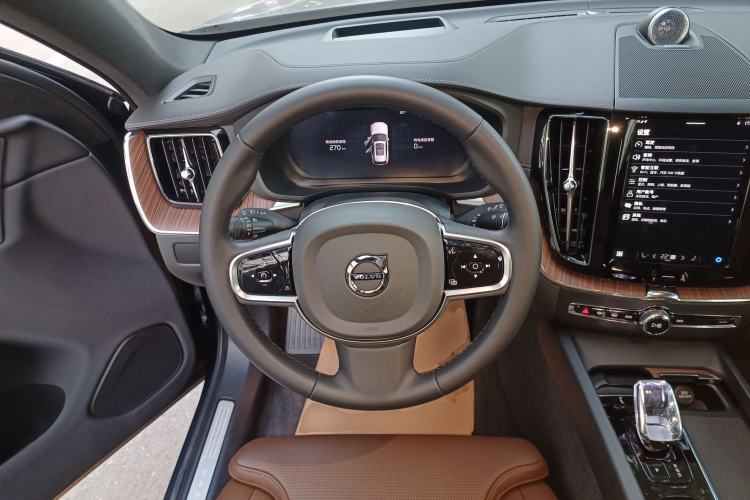 Used Volvo XC60 New Energy 2025 Plug-in Hybrid Long-Range All-Wheel Drive Smart Luxury Edition Steering Wheel